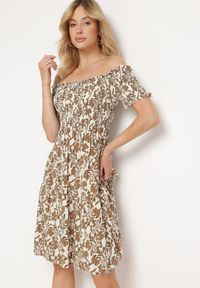 Born2be - Jasnobeżowa Bawełniana Sukienka z Dekoltem Typu Hiszpanka i Lekką Falbanką Hannesia. Okazja: na co dzień. Typ kołnierza: dekolt hiszpanka. Kolor: beżowy. Materiał: bawełna. Sezon: wiosna, lato. Styl: casual, elegancki. Długość: mini #7