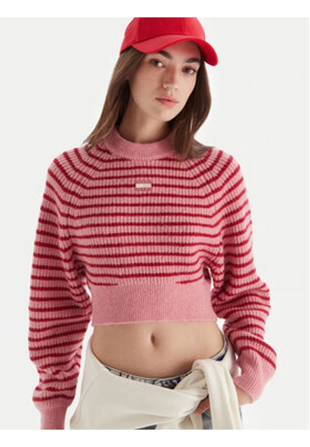 Tommy Jeans Sweter Badge DW0DW21677 Różowy Regular Fit. Kolor: różowy. Materiał: syntetyk
