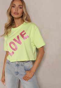 Renee - Zielony Krótki T-shirt Oversize z Bawełny z Ozdobnym Napisem Sanillva. Okazja: na co dzień. Kolor: zielony. Materiał: bawełna. Długość: krótkie. Wzór: napisy. Styl: casual