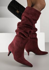 Born2be - Bordowe Marszczone Kozaki na Obcasie Typu Kaczuszka Alevitte. Okazja: na co dzień. Zapięcie: bez zapięcia. Kolor: czerwony. Materiał: jeans. Obcas: na obcasie. Styl: klasyczny, casual, elegancki. Wysokość obcasa: średni