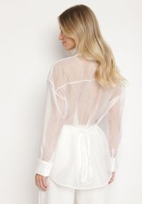Born2be - Biała Koszula z Transparentnymi Rękawami Silomea. Okazja: na co dzień. Kolor: biały. Materiał: jeans. Wzór: aplikacja. Styl: casual