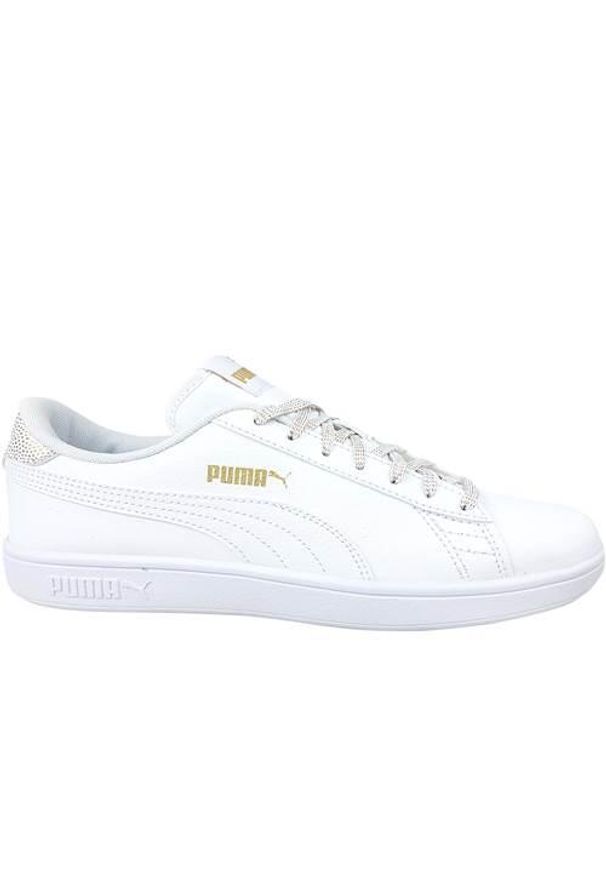 Buty do chodzenia damskie Puma Smash V2 Metallics JR. Zapięcie: sznurówki. Kolor: biały. Materiał: materiał, syntetyk, guma. Szerokość cholewki: normalna. Sport: turystyka piesza
