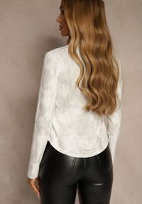 Renee - Biała Marszczona Bluzka Longsleeve z Półgolfem Ralinda. Typ kołnierza: kołnierzyk stójkowy. Kolor: biały. Materiał: jeans. Długość rękawa: długi rękaw. Długość: długie. Wzór: aplikacja. Styl: elegancki #3