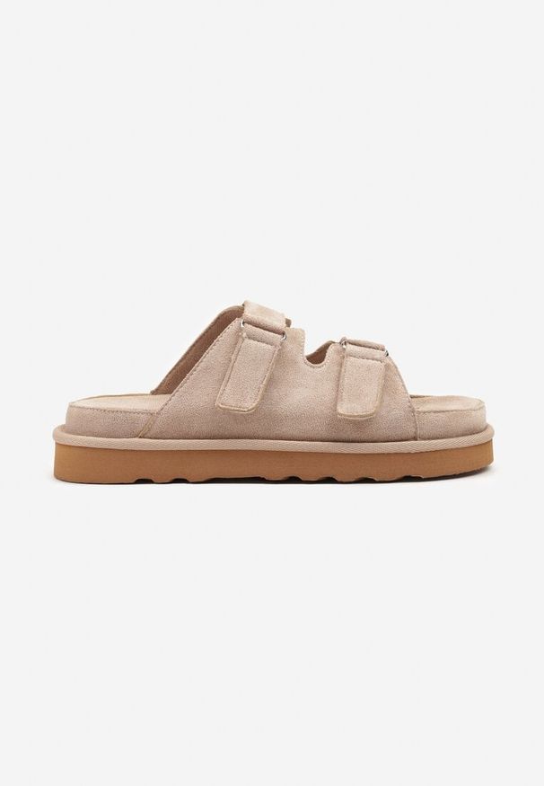 Born2be - Beżowe Klapki na Grubej Podeszwie z Dwoma Paskami Falgis. Kolor: beżowy. Materiał: jeans. Sezon: lato. Obcas: na obcasie. Wysokość obcasa: niski