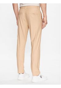 Calvin Klein Jeans Spodnie materiałowe J30J323508 Beżowy Regular Fit. Kolor: beżowy. Materiał: bawełna, syntetyk #5