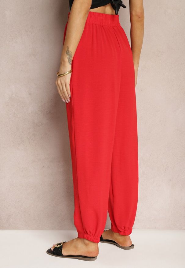 Renee - Czerwone Casualowe Spodnie High Waist Wykończone Gumką w Pasie Dimrue. Okazja: na co dzień. Stan: podwyższony. Kolor: czerwony. Styl: casual