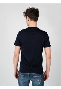 Guess T-Shirt "LA Logo" | M3GI61K9RM1 | Mężczyzna | Granatowy. Okazja: na co dzień. Kolor: niebieski. Materiał: bawełna. Długość: długie. Wzór: nadruk. Styl: casual, elegancki #4