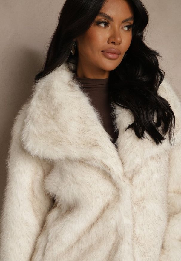 Renee - Beżowa Kurtka Futrzana Ozdobiona Kołnierzem Avelire. Okazja: na co dzień. Kolor: beżowy. Materiał: futro. Wzór: aplikacja. Sezon: zima. Styl: casual, elegancki