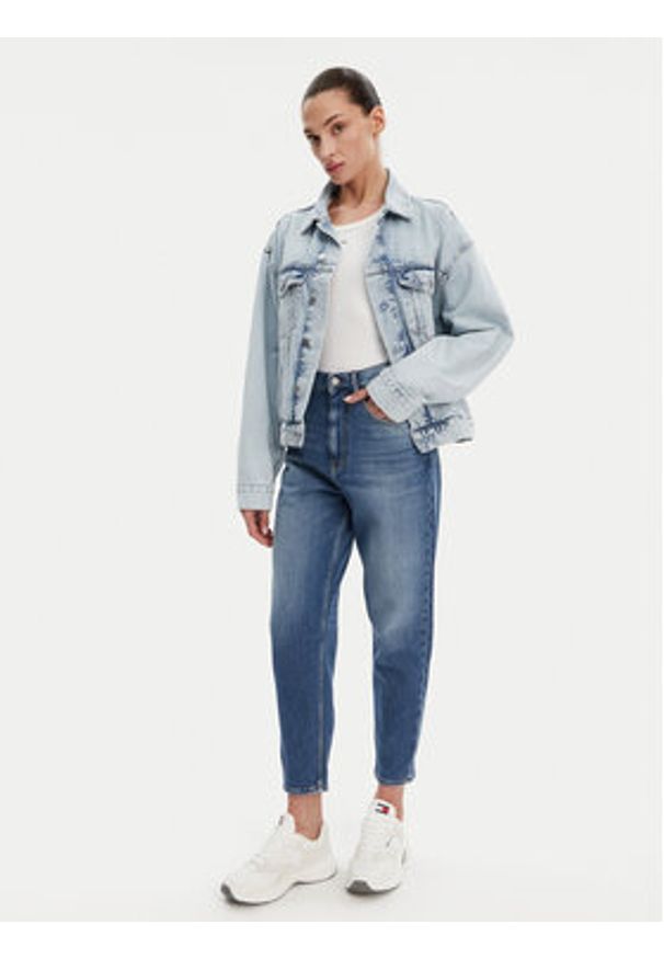 Tommy Jeans Jeansy DW0DW20578 Niebieski Mom Fit. Kolor: niebieski