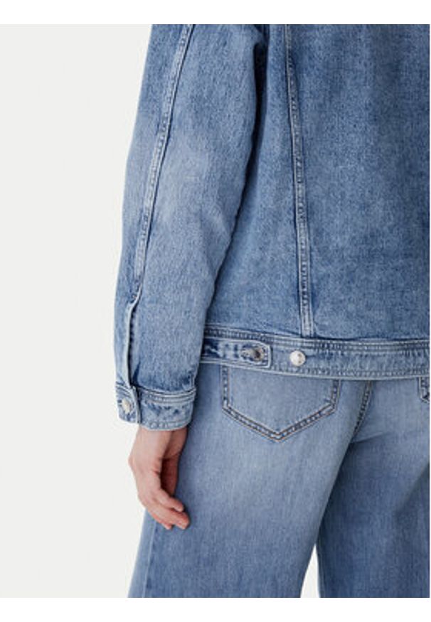 Guess Kurtka jeansowa W6RN73 D6833 Niebieski Regular Fit. Kolor: niebieski. Materiał: bawełna