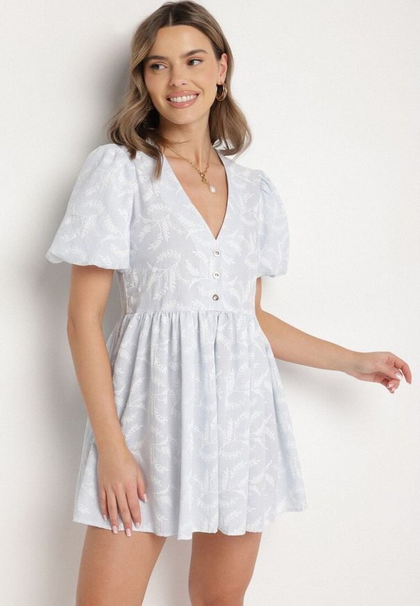 Born2be - Niebieska Rozkloszowana Sukienka z Guzikami i Bufiastymi Rękawami Ateluna. Okazja: na co dzień. Kolor: niebieski. Typ sukienki: rozkloszowane. Styl: casual, elegancki