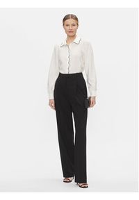 Vero Moda Koszula Gigi 10303039 Biały Regular Fit. Kolor: biały. Materiał: wiskoza