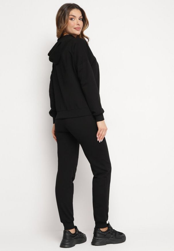 Born2be - Czarny Bawełniany Komplet Dresowy Luscio. Kolor: czarny. Materiał: dresówka, bawełna. Wzór: aplikacja