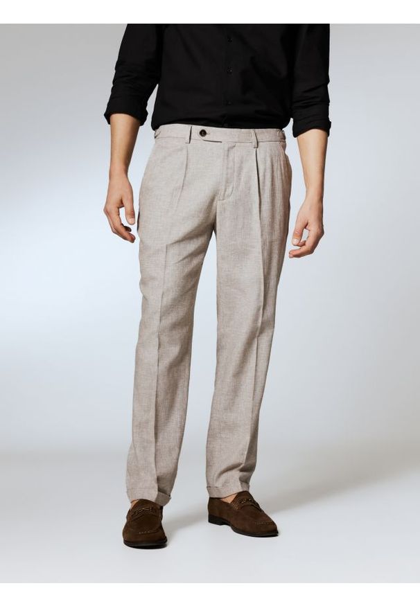 Reserved - Spodnie chino slim z lnem - beżowy. Kolor: beżowy. Materiał: len