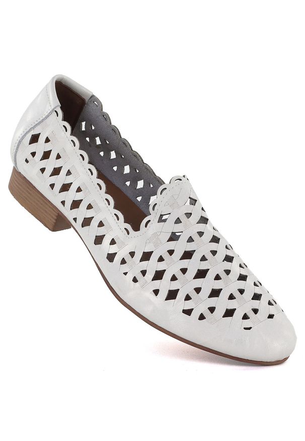 Skórzane półbuty damskie ażurowe białe Jezzi OL50-1. Kolor: biały. Materiał: skóra. Szerokość cholewki: normalna. Wzór: ażurowy