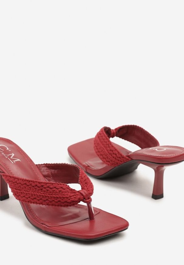 Born2be - Bordowe Klapki Japonki na Szpilce z Materiałowym Paskiem Nilzeki. Okazja: na imprezę, na spacer. Kolor: czerwony. Materiał: materiał. Sezon: lato. Obcas: na szpilce. Styl: elegancki. Wysokość obcasa: średni