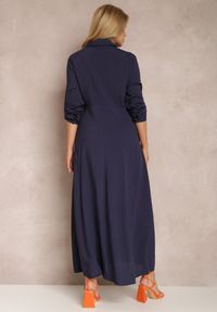 Renee - Granatowa Sukienka Hillcrest. Kolor: niebieski. Długość rękawa: długi rękaw. Typ sukienki: koszulowe. Długość: maxi #3