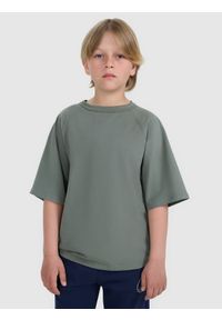 4f - 4F T-shirt oversize gładki chłopięcy - khaki 134 (8-9 lat). Okazja: na co dzień. Kolor: szary. Materiał: bawełna, materiał, jersey. Długość rękawa: krótki rękaw. Długość: krótkie. Wzór: gładki. Sezon: lato. Styl: klasyczny, casual, sportowy #1