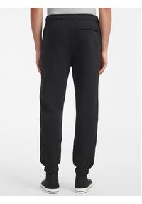 Guess Jeans Spodnie dresowe M4YB18 K9V31 Czarny Regular Fit. Kolor: czarny. Materiał: bawełna