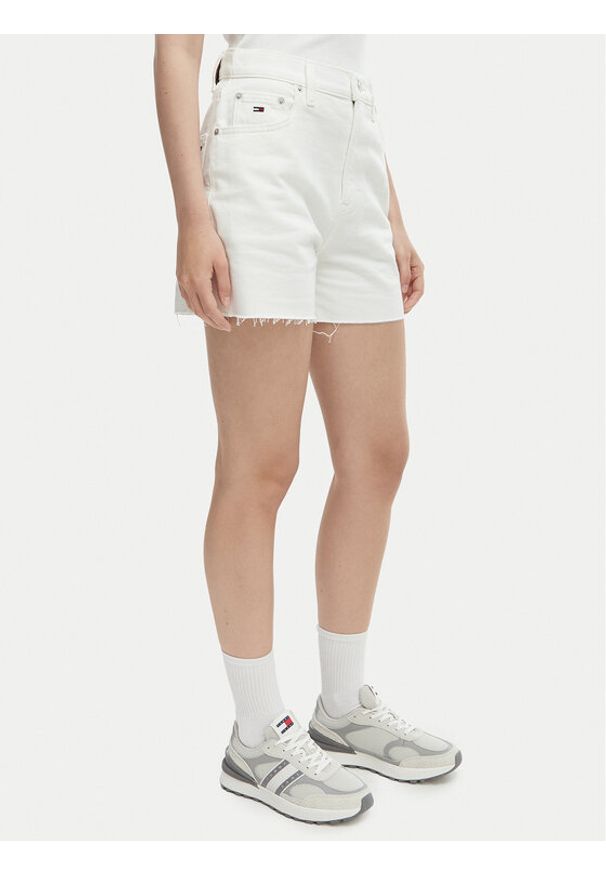 Tommy Jeans Szorty jeansowe DW0DW22695 Biały Regular Fit. Kolor: biały. Materiał: bawełna