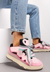Renee - Różowe Sneakersy z Dekoracyjnym Sznurowaniem i Wstawką na Języku Cristen. Kolor: różowy