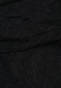 Renee - Czarna Bluzka z Koronki i Dekoltem Typu Bardot Adrageia. Kolor: czarny. Materiał: koronka. Wzór: koronka #6