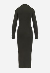 Born2be - Ciemnozielona Prążkowana Maxi Sukienka z Wiskozą Ozdobiona Guzikami i Rozcięciem Pollare. Kolor: zielony. Materiał: wiskoza, prążkowany. Wzór: aplikacja. Sezon: zima. Długość: maxi #4