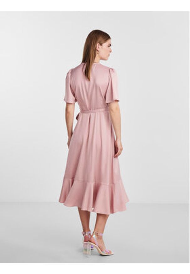 YAS Sukienka koktajlowa Thea 26028890 Różowy Standard Fit. Kolor: różowy. Materiał: syntetyk. Styl: wizytowy