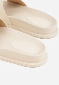 Renee - Beżowe Klapki na Platformie z Klamrą Molthoe. Okazja: na co dzień. Kolor: beżowy. Wzór: aplikacja. Obcas: na platformie. Styl: casual, elegancki #7