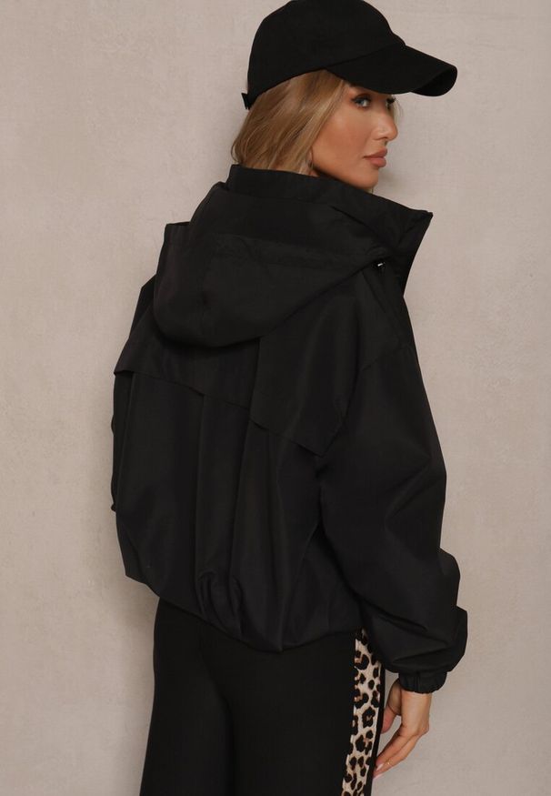 Renee - Czarna Kurtka w Stylu Streetwear z Kapturem Oversize Nativiona. Okazja: na co dzień. Typ kołnierza: kaptur. Kolor: czarny. Materiał: jeans. Styl: casual