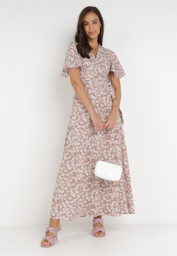 Born2be - Różowa Sukienka Aluva. Okazja: na co dzień. Kolor: różowy. Materiał: tkanina, wiskoza, materiał. Wzór: nadruk, aplikacja, kwiaty. Typ sukienki: kopertowe, proste. Styl: casual. Długość: maxi