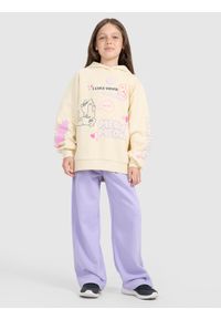 4f - 4F Bluza dresowa nierozpinana z kapturem dziewczęca - żółta 158 (12-13 lat). Okazja: na co dzień. Typ kołnierza: kaptur. Kolor: żółty. Materiał: dresówka. Długość rękawa: raglanowy rękaw. Wzór: ze splotem, nadruk, gładki. Sezon: lato. Styl: casual, sportowy #2