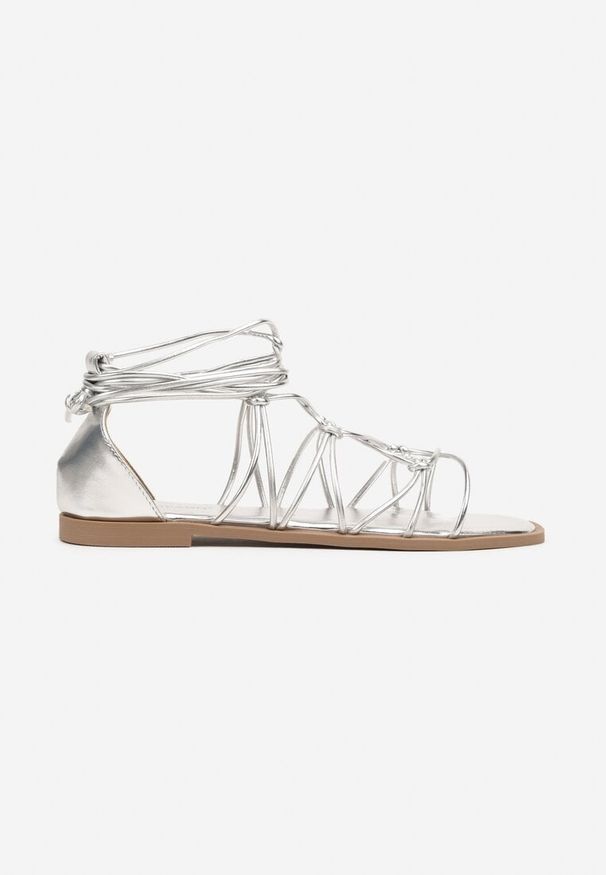 Born2be - Srebrne Sandały w Stylu Rzymianek z Ozdobnymi Supełkami Nilarissa. Okazja: na co dzień. Kolor: srebrny. Styl: elegancki, casual