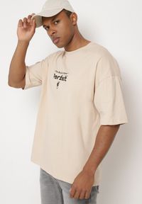 Born2be - Beżowa Bawełniana Koszulka T-shirt z Krótkim Rękawem Ozdobiony Nadrukami Citara. Kolor: beżowy. Materiał: bawełna. Długość rękawa: krótki rękaw. Długość: krótkie. Wzór: aplikacja, nadruk. Styl: klasyczny