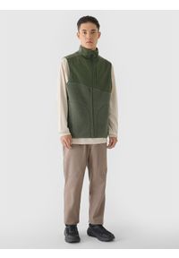 4f - 4F Bezrękawnik sherpa ze stójką męski - oliwkowy/khaki S. Okazja: na co dzień. Typ kołnierza: kołnierzyk stójkowy. Kolekcja: plus size. Kolor: oliwkowy, wielokolorowy, brązowy. Materiał: tkanina, wełna, materiał, włókno, dzianina, syntetyk, polar. Długość rękawa: bez rękawów. Wzór: gładki. Styl: klasyczny, casual, sportowy #2