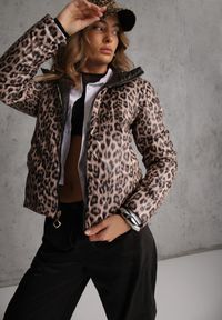Renee - Czarna Pikowana Kurtka Dwustronna z Motywem Panterki i Naszywką Damike. Kolor: czarny. Wzór: motyw zwierzęcy, aplikacja. Sezon: wiosna #7