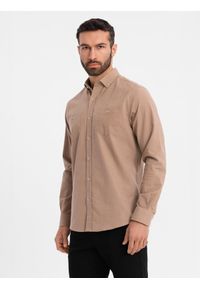 Ombre Clothing - Koszula męska lniana z klasycznym kołnierzykiem i kieszeniami REGULAR FIT – jasnobrązowa V7 - Rozmiar: XXL. Okazja: na co dzień. Typ kołnierza: kołnierzyk klasyczny. Kolor: brązowy. Materiał: len. Długość: długie. Wzór: aplikacja. Sezon: wiosna, lato. Styl: klasyczny #3
