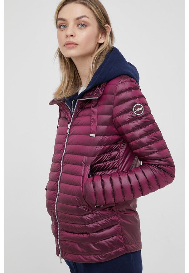 Colmar kurtka puchowa damska kolor fioletowy przejściowa. Okazja: na co dzień. Kolor: fioletowy. Materiał: puch. Styl: casual