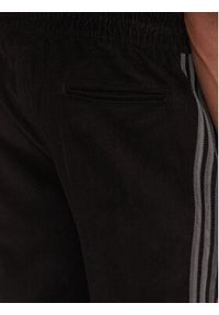 Adidas - adidas Spodnie dresowe Corduroy JX3107 Czarny Regular Fit. Kolor: czarny. Materiał: bawełna