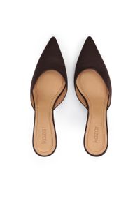 Kazar - Eleganckie ciemnobrązowe klapki damskie z pełnym przodem. Kolor: brązowy. Materiał: tkanina. Obcas: na obcasie. Styl: elegancki. Wysokość obcasa: średni #3