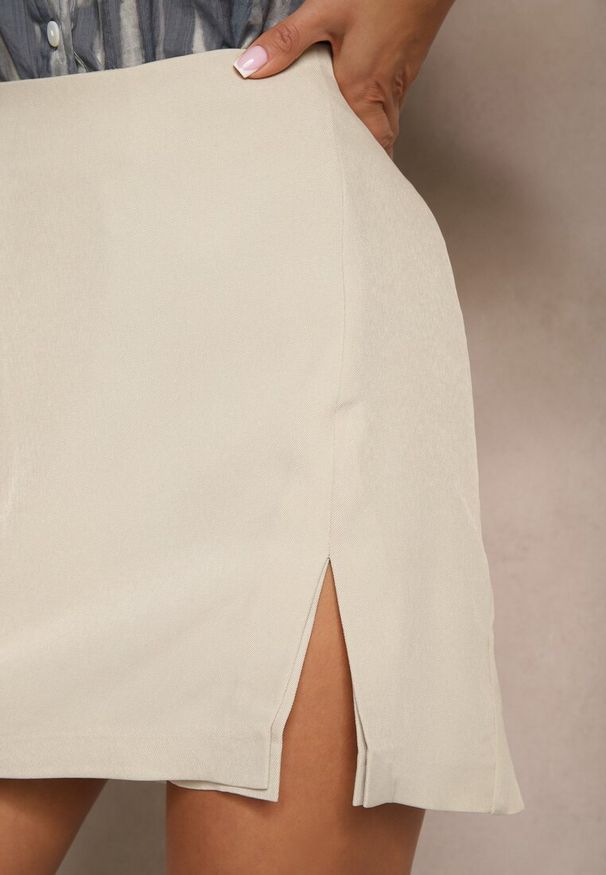 Renee - Beżowe Spódnico-Szorty z Wiskozą High Waist Lisaliena. Okazja: na co dzień. Stan: podwyższony. Kolor: beżowy. Materiał: wiskoza. Styl: casual