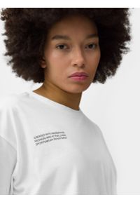 4f - T-shirt regular z bawełny organicznej damski. Kolor: biały. Materiał: bawełna. Wzór: napisy #2