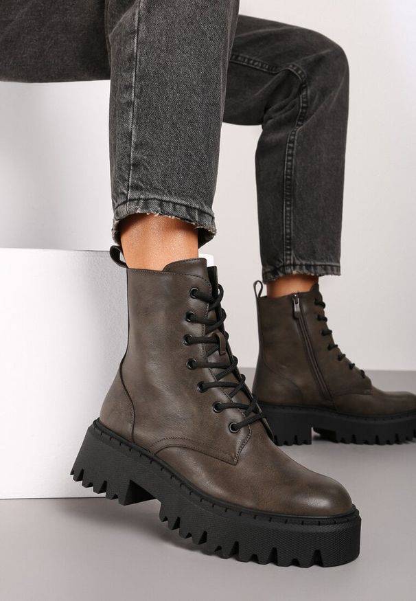 Born2be - Szare Botki Workery na Grubej Podeszwie ze Sznurowaniem Sailia. Okazja: na co dzień. Kolor: szary. Materiał: jeans, skóra. Styl: klasyczny, elegancki, casual