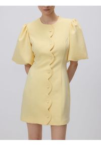 Reserved - Sukienka z bufiastymi rękawami - jasnożółty. Kolor: żółty. Materiał: wiskoza, tkanina