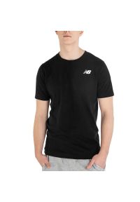 Koszulka New Balance MT11985BK - czarna. Kolor: czarny. Materiał: dzianina, dresówka, bawełna. Długość rękawa: krótki rękaw. Długość: krótkie
