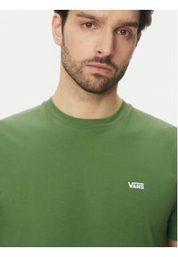 Vans T-Shirt Left Chest Logo VN0A3CZE Zielony Classic Fit. Kolor: zielony. Materiał: bawełna #5