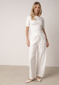 Born2be - Białe Bawełniane Spodnie Szerokie Ażurowe w Stylu Boho z Haftem Ellanirae. Okazja: na co dzień. Kolor: biały. Materiał: bawełna. Wzór: ażurowy, haft. Styl: boho #8