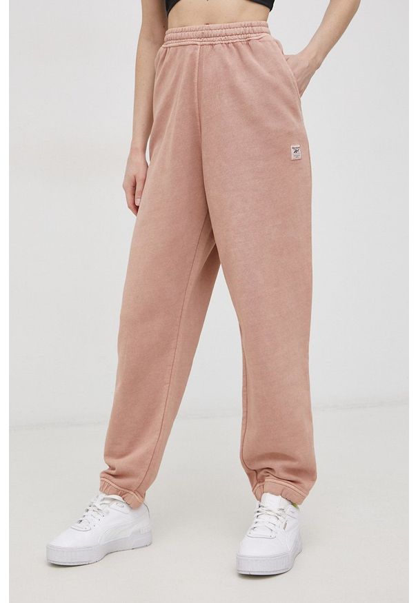 Reebok Classic Spodnie bawełniane damskie kolor różowy gładkie. Kolor: różowy. Materiał: bawełna. Wzór: gładki