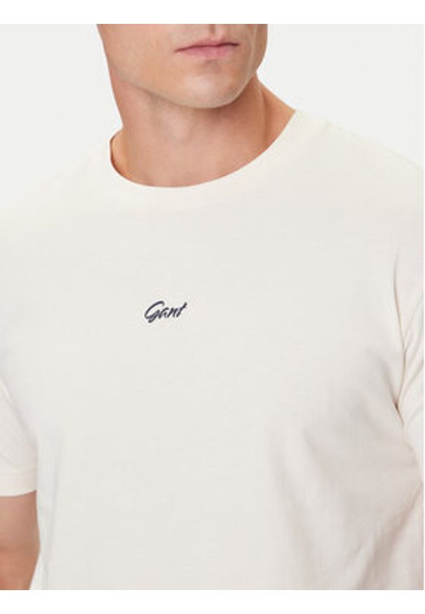 GANT - Gant T-Shirt Small Graphic 2003343 Écru Regular Fit. Materiał: bawełna