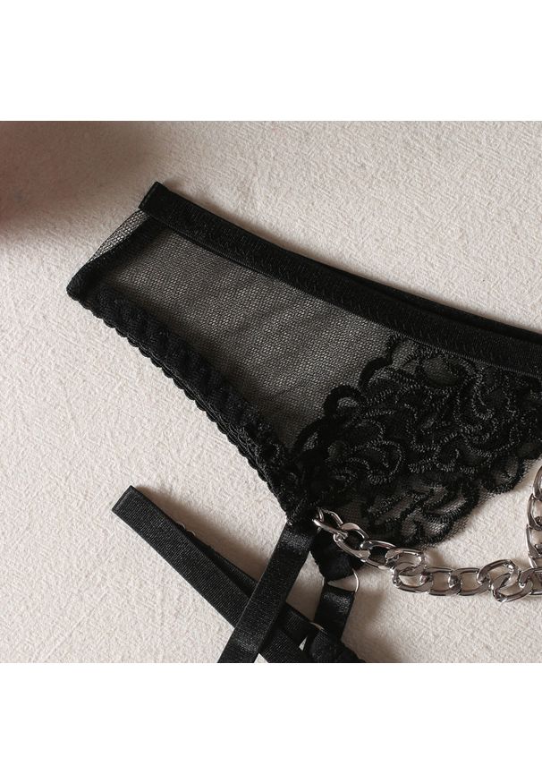 Intica - Komplet bielizny z łańcuszkami na romantyczne wieczory Enrichetta. Kolor: czerwony. Materiał: materiał